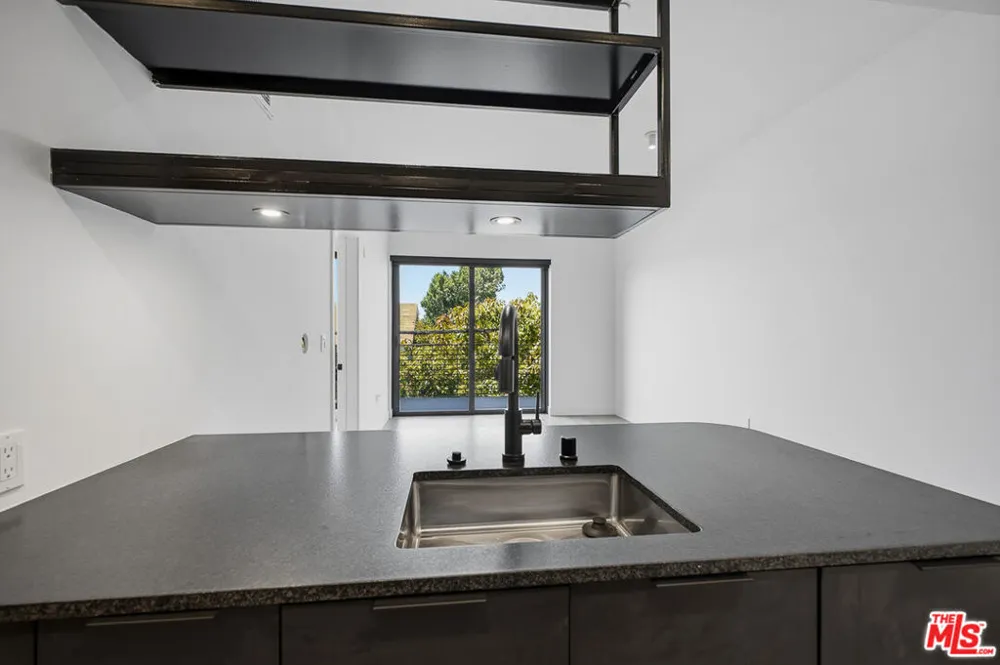 10700 Tabor Street #212 Los Angeles, CA 90034