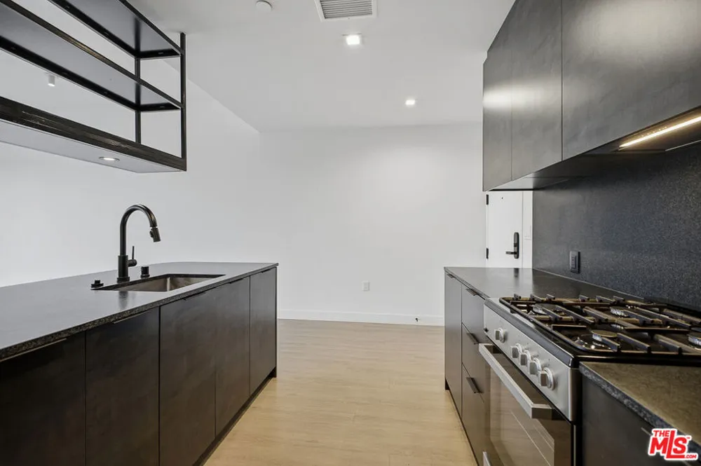 10700 Tabor Street #212 Los Angeles, CA 90034