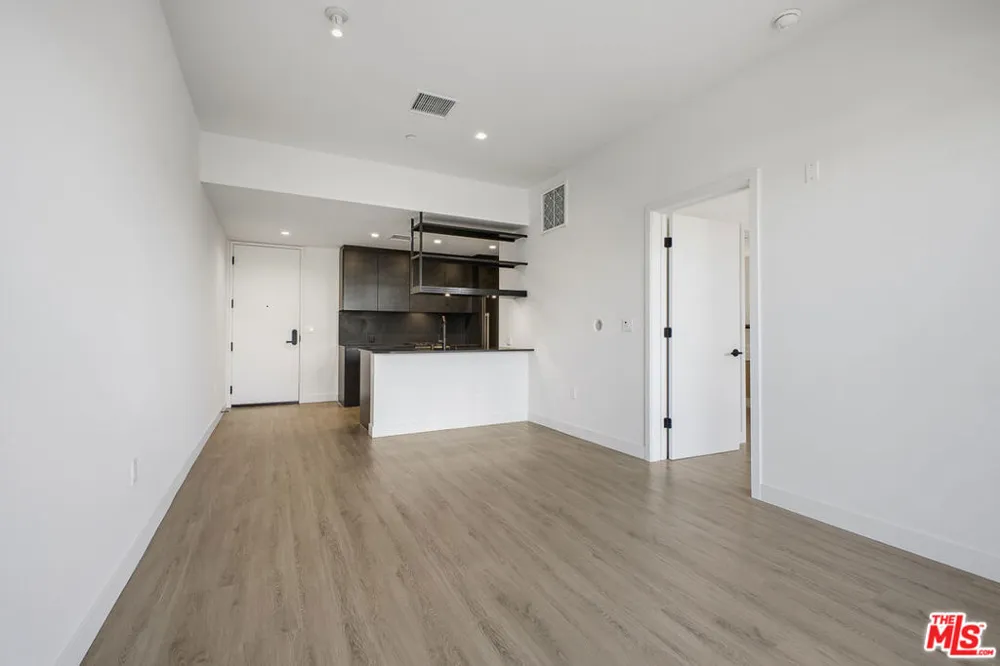 10700 Tabor Street #212 Los Angeles, CA 90034