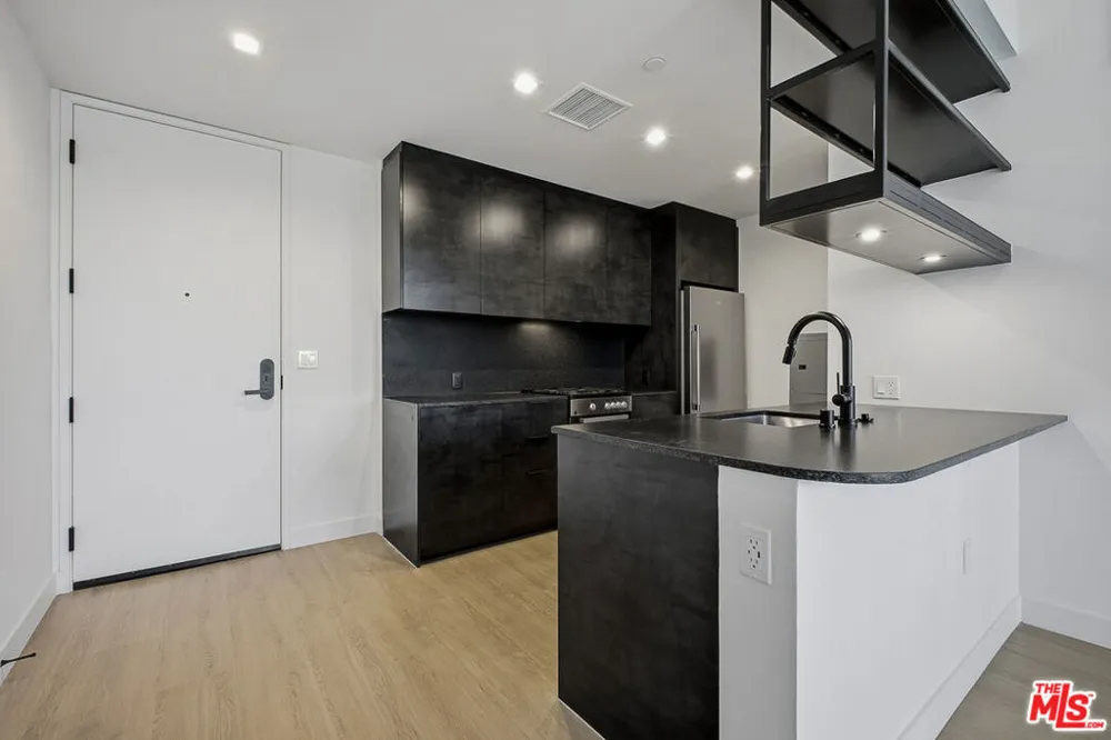 10700 Tabor Street #212 Los Angeles, CA 90034