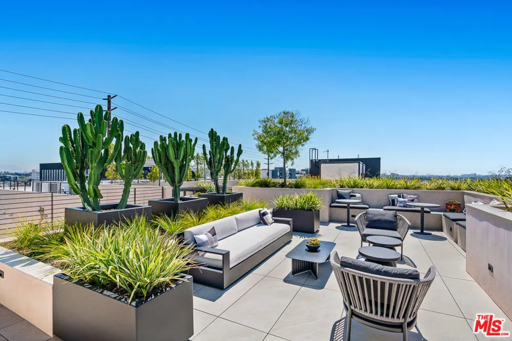 10700 Tabor Street #212 Los Angeles, CA 90034
