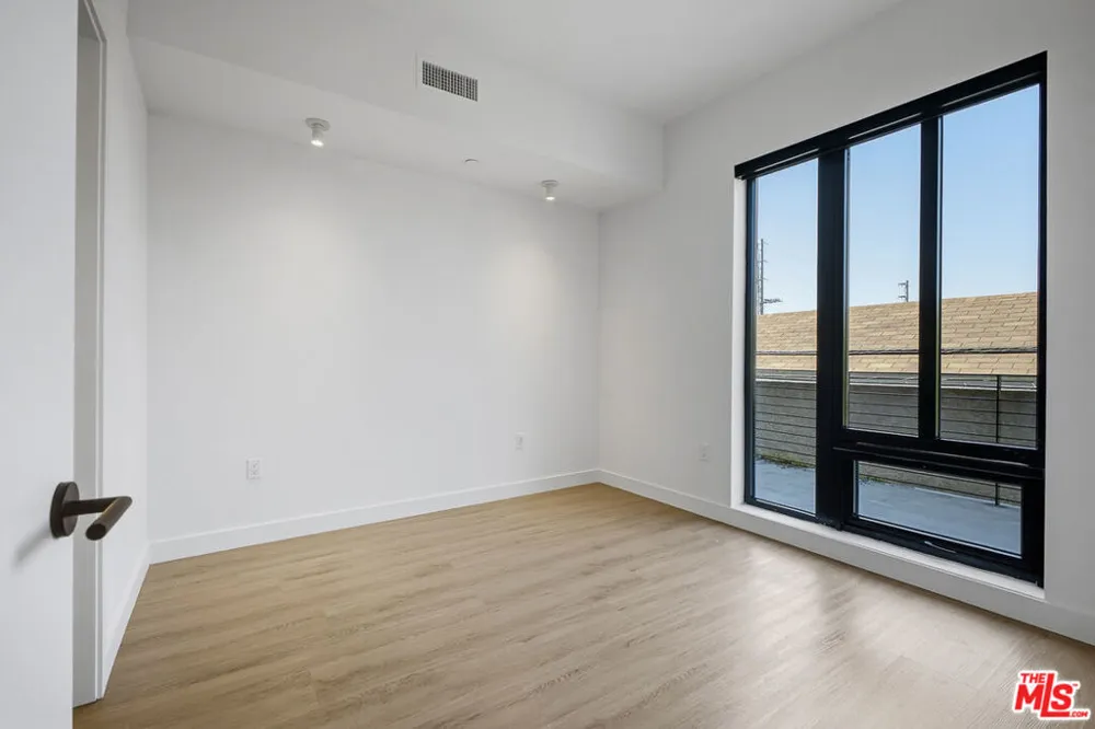 10700 Tabor Street #212 Los Angeles, CA 90034