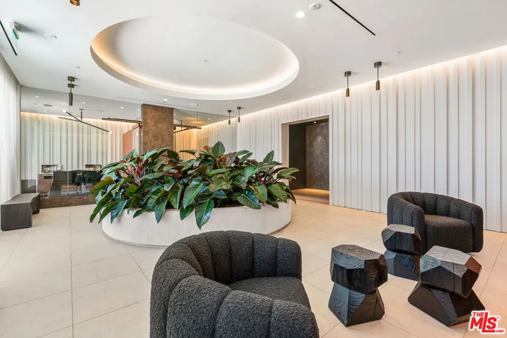 10700 Tabor Street #212 Los Angeles, CA 90034