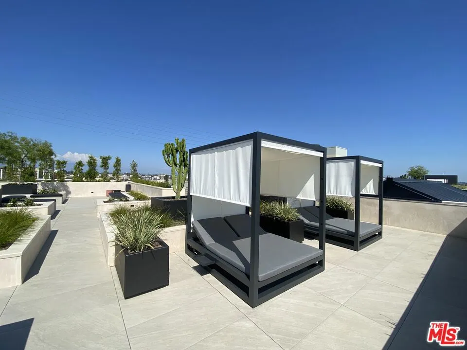 10700 Tabor Street #212 Los Angeles, CA 90034
