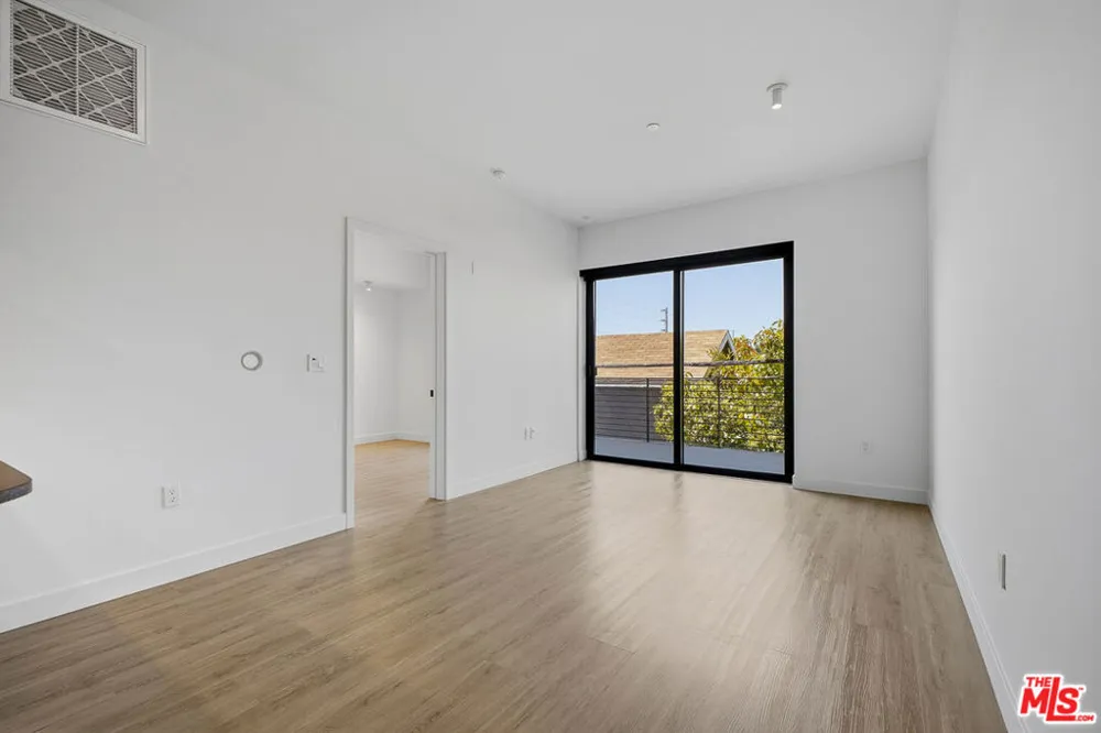 10700 Tabor Street #212 Los Angeles, CA 90034