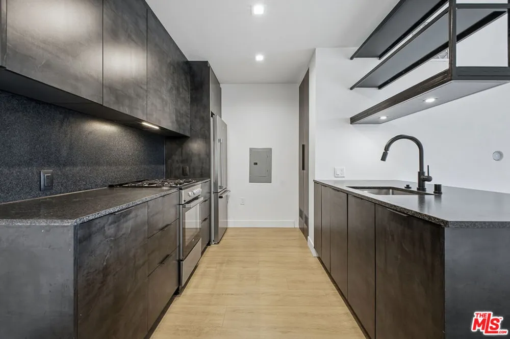 10700 Tabor Street #212 Los Angeles, CA 90034