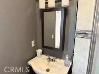 16192 Molino Victorville, CA 92395