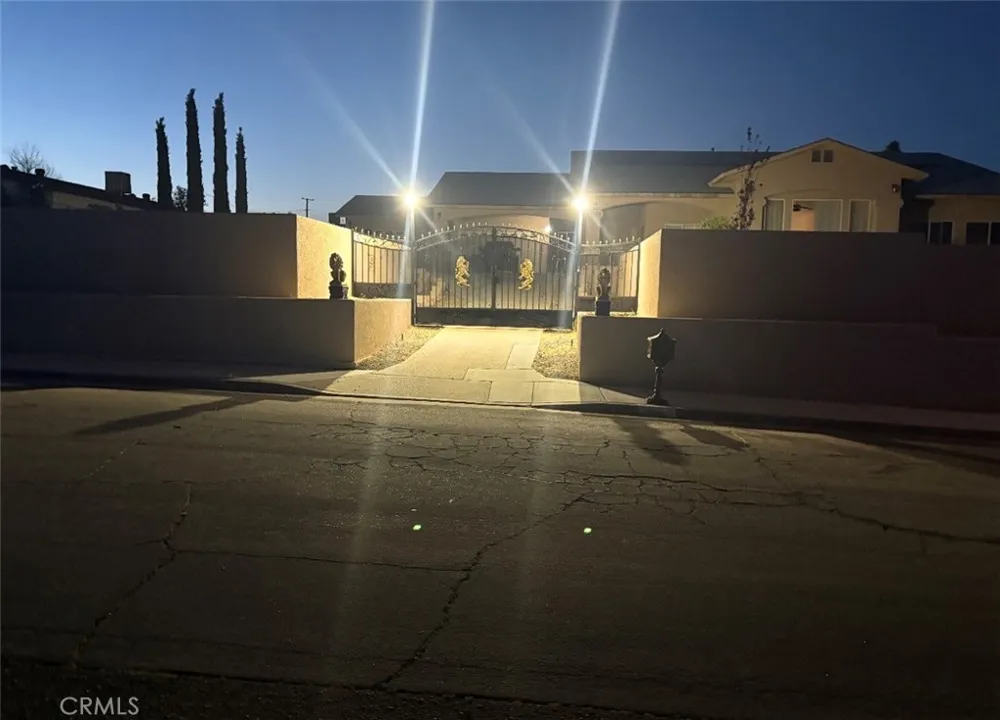 16192 Molino Victorville, CA 92395