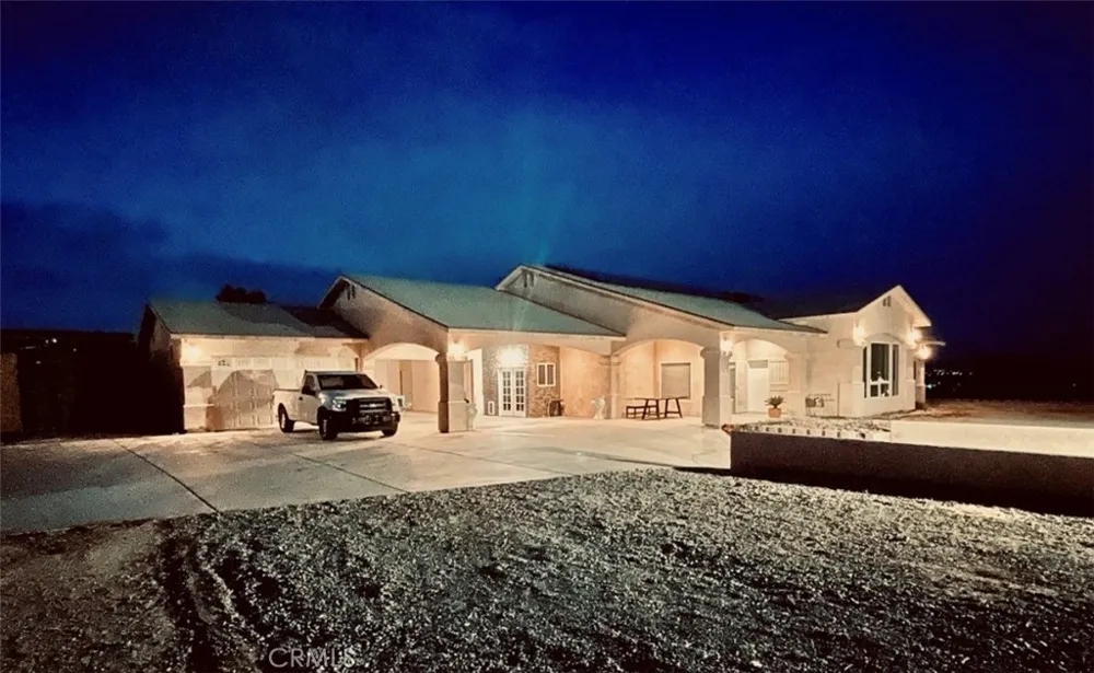 16192 Molino Victorville, CA 92395