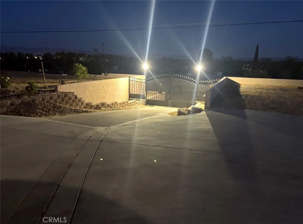 16192 Molino Victorville, CA 92395