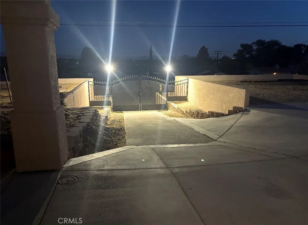 16192 Molino Victorville, CA 92395