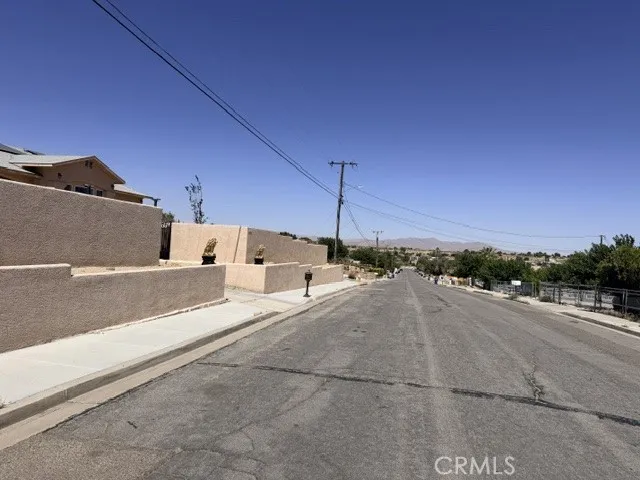 16192 Molino Victorville, CA 92395