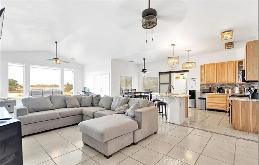 16192 Molino Victorville, CA 92395