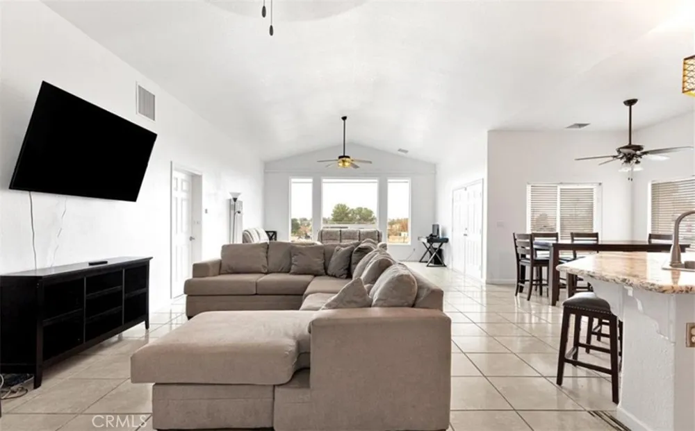 16192 Molino Victorville, CA 92395