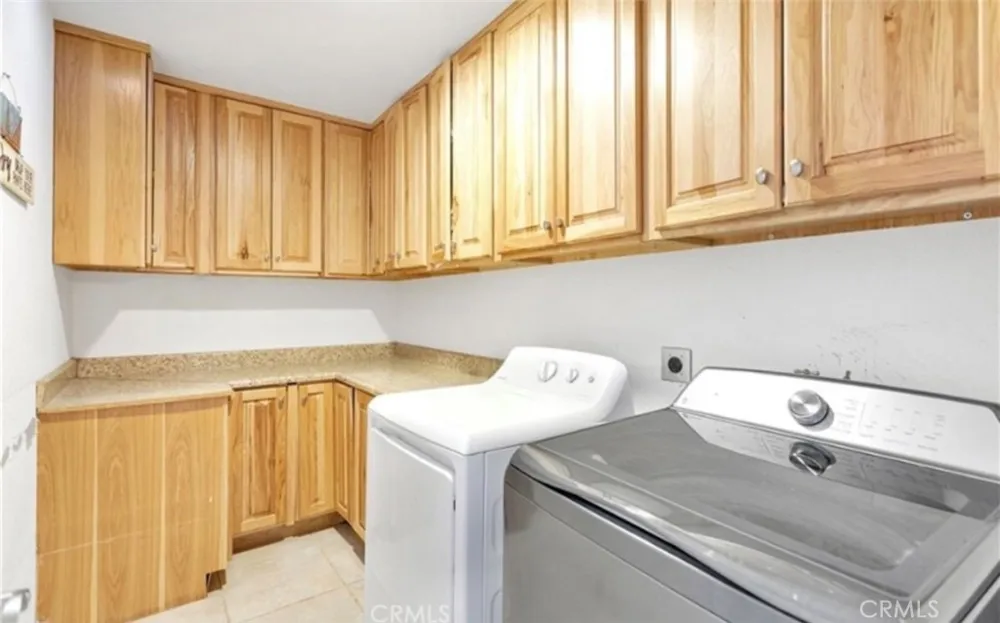 16192 Molino Victorville, CA 92395