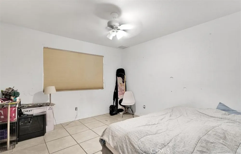 16192 Molino Victorville, CA 92395