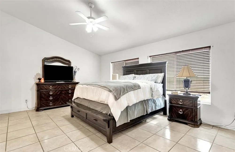 16192 Molino Victorville, CA 92395