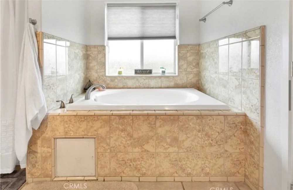 16192 Molino Victorville, CA 92395