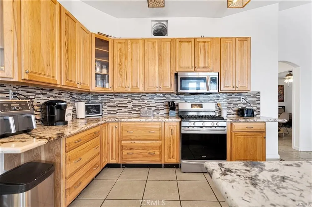 16192 Molino Victorville, CA 92395