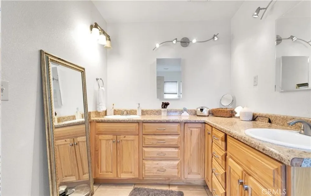 16192 Molino Victorville, CA 92395