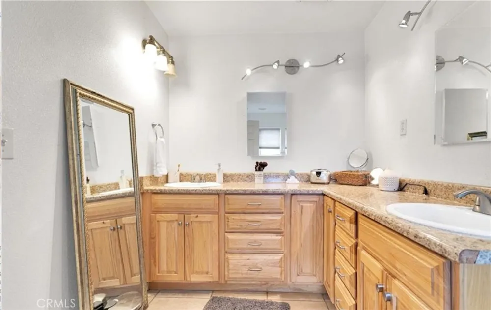 16192 Molino Victorville, CA 92395