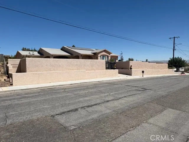 16192 Molino Victorville, CA 92395
