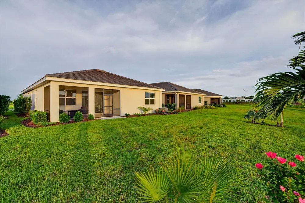 18122 BEACH RANCH Lakewood Ranch, FL 34211