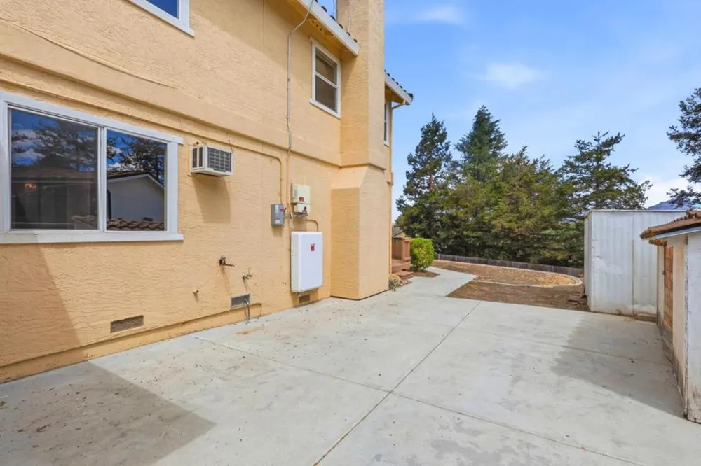 1641 El Camino De Vida Hollister, CA 95023