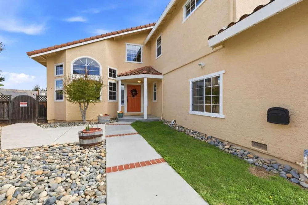 1641 El Camino De Vida Hollister, CA 95023