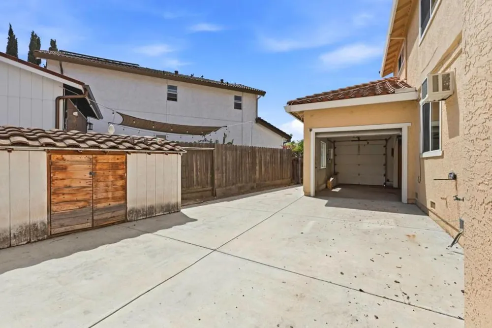 1641 El Camino De Vida Hollister, CA 95023