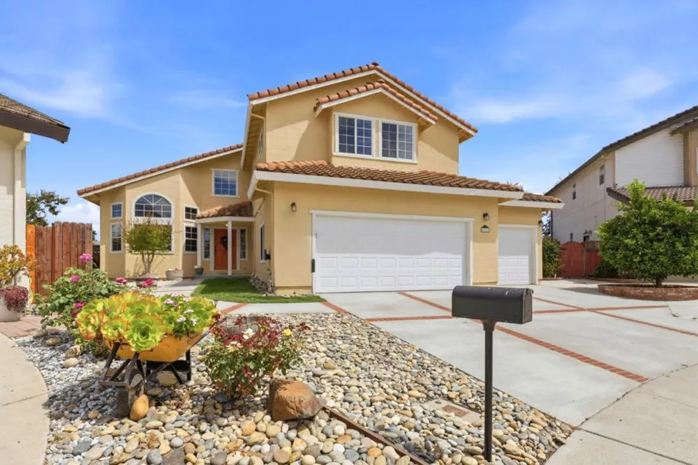 1641 El Camino De Vida Hollister, CA 95023