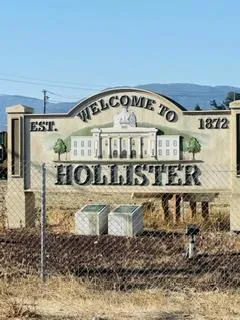 1641 El Camino De Vida Hollister, CA 95023