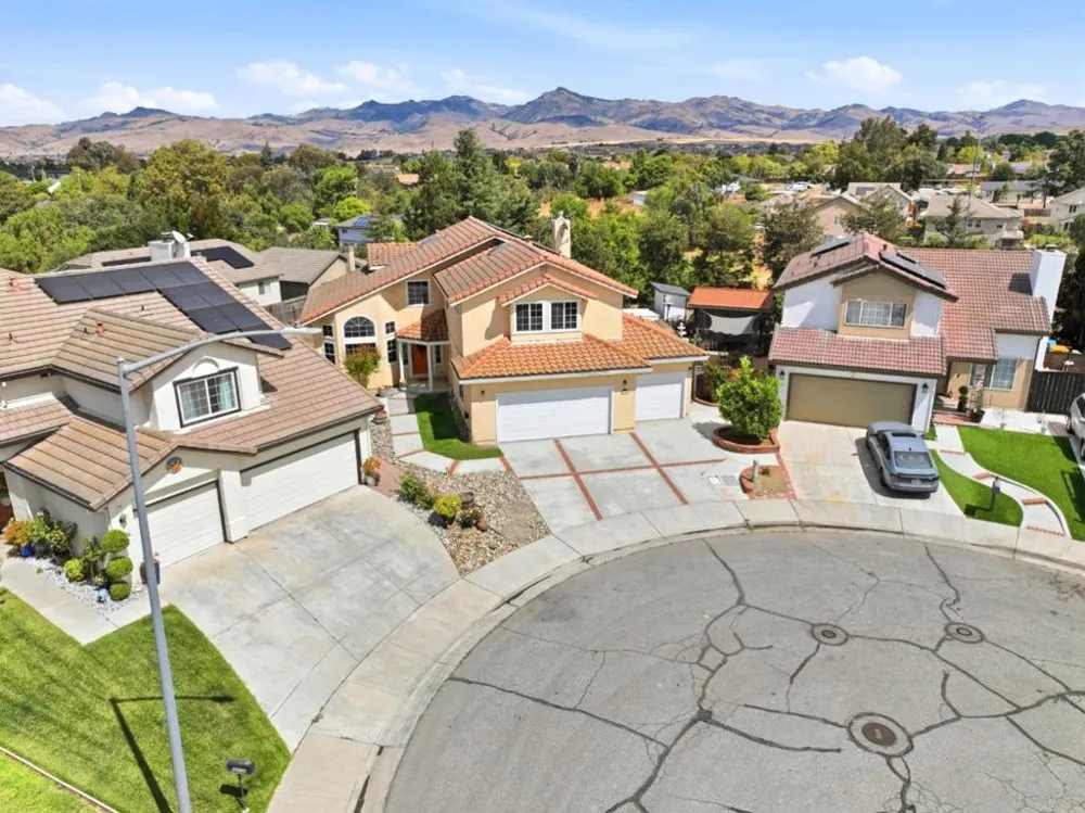 1641 El Camino De Vida Hollister, CA 95023