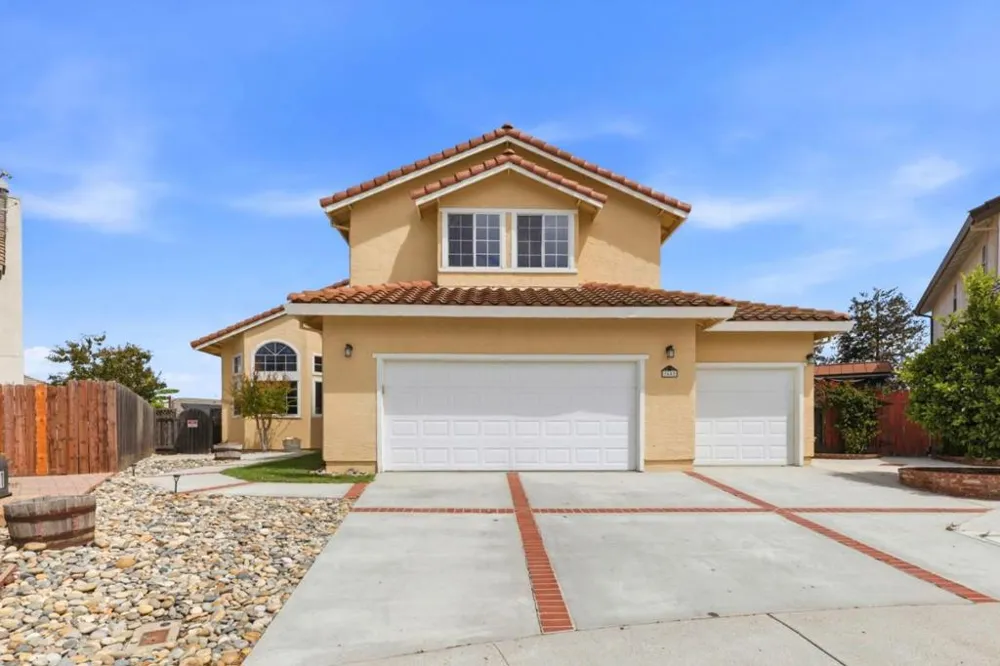 1641 El Camino De Vida Hollister, CA 95023