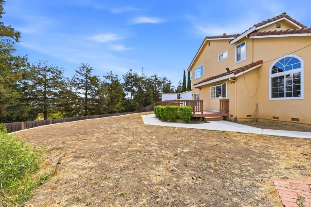 1641 El Camino De Vida Hollister, CA 95023