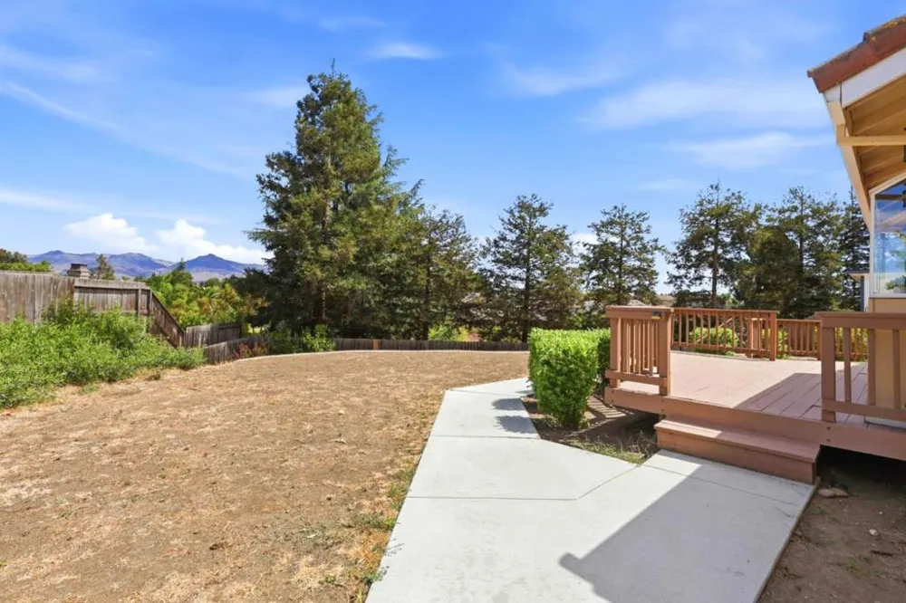 1641 El Camino De Vida Hollister, CA 95023