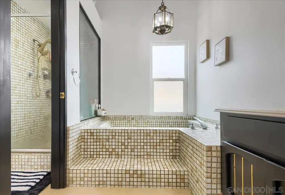 12550 Shropshire Ln San Diego, CA 92128