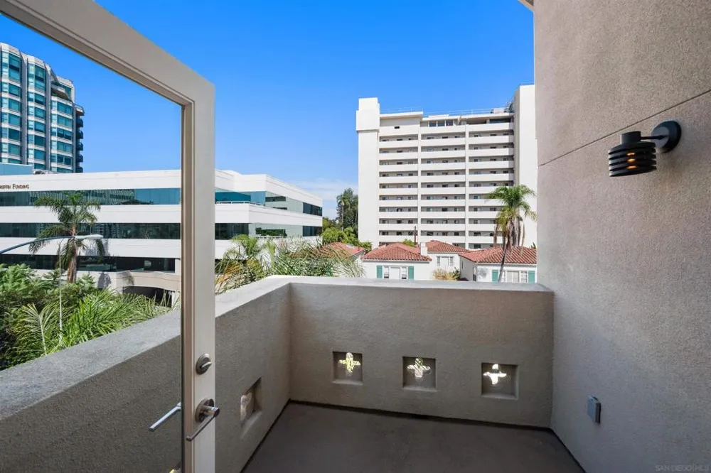 2400 5th Ave #425 San Diego, CA 92101