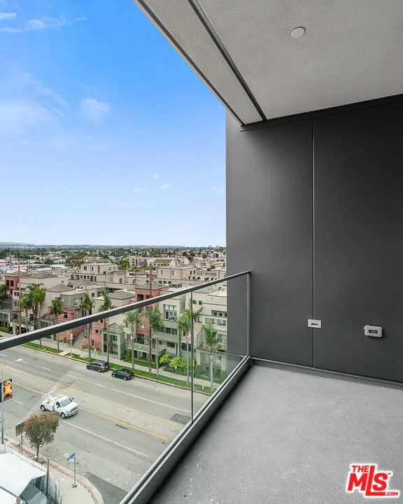 3688 Overland Avenue #522 Los Angeles, CA 90034