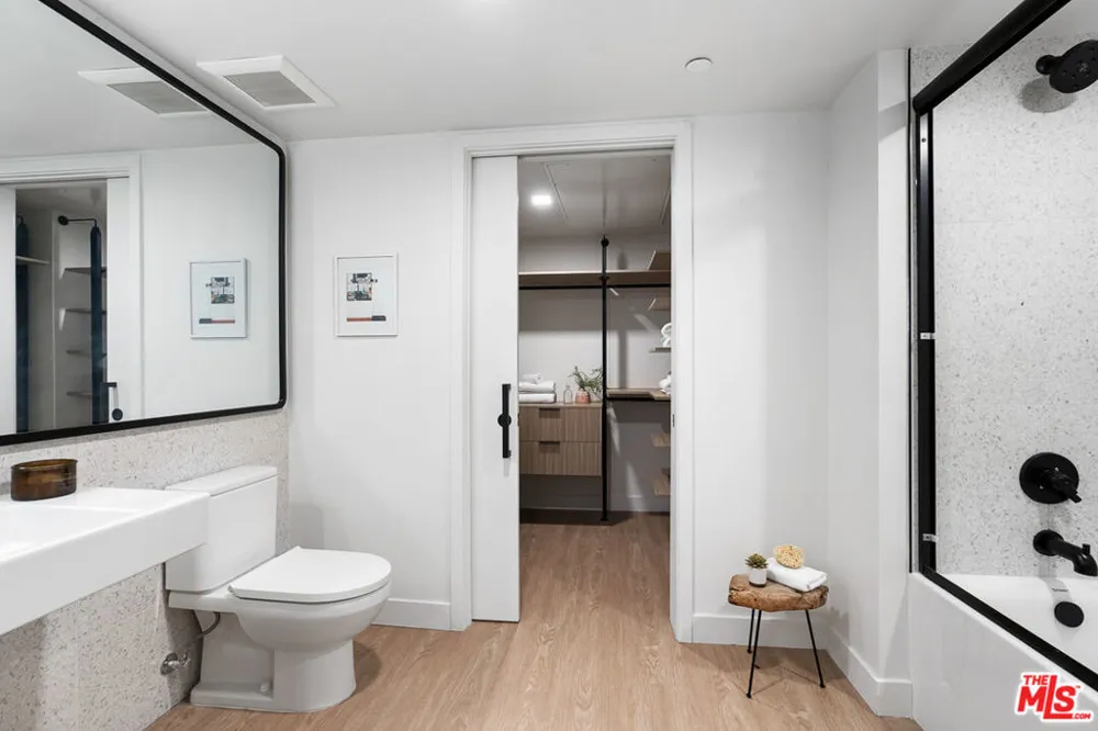 3688 Overland Avenue #522 Los Angeles, CA 90034