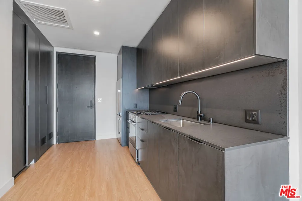 3688 Overland Avenue #522 Los Angeles, CA 90034