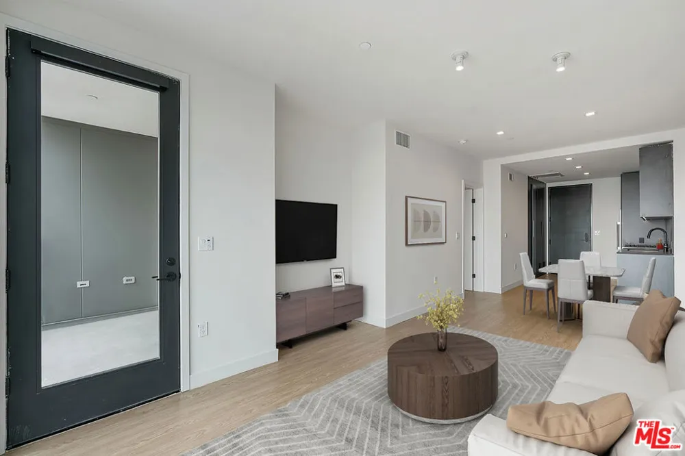 3688 Overland Avenue #522 Los Angeles, CA 90034