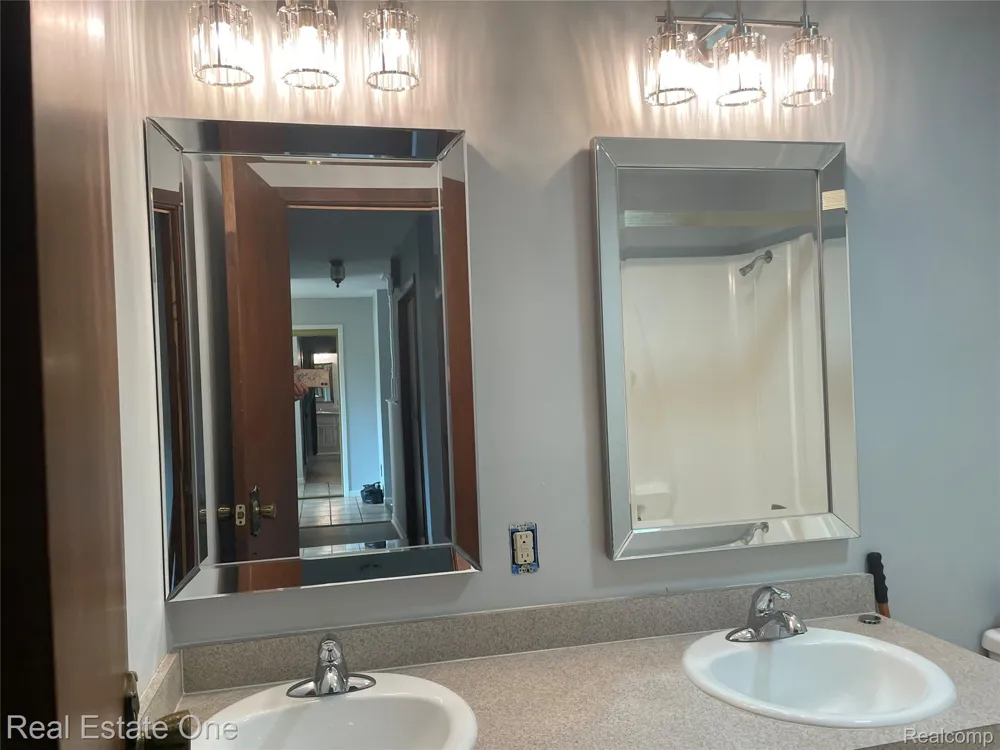 1910 Harwood Drive Oxford Charter Township, MI 48371