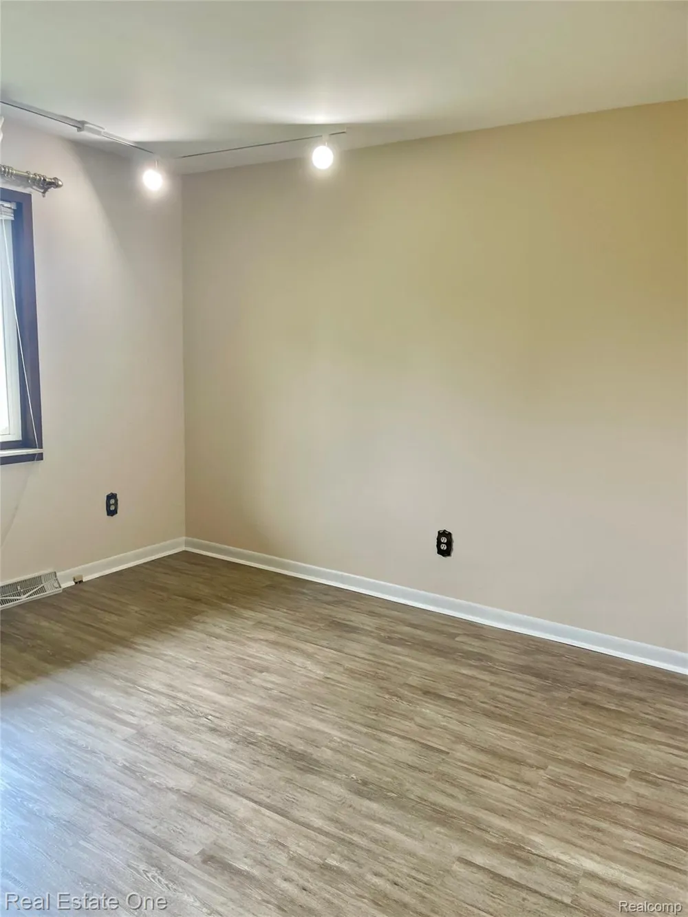 1910 Harwood Drive Oxford Charter Township, MI 48371