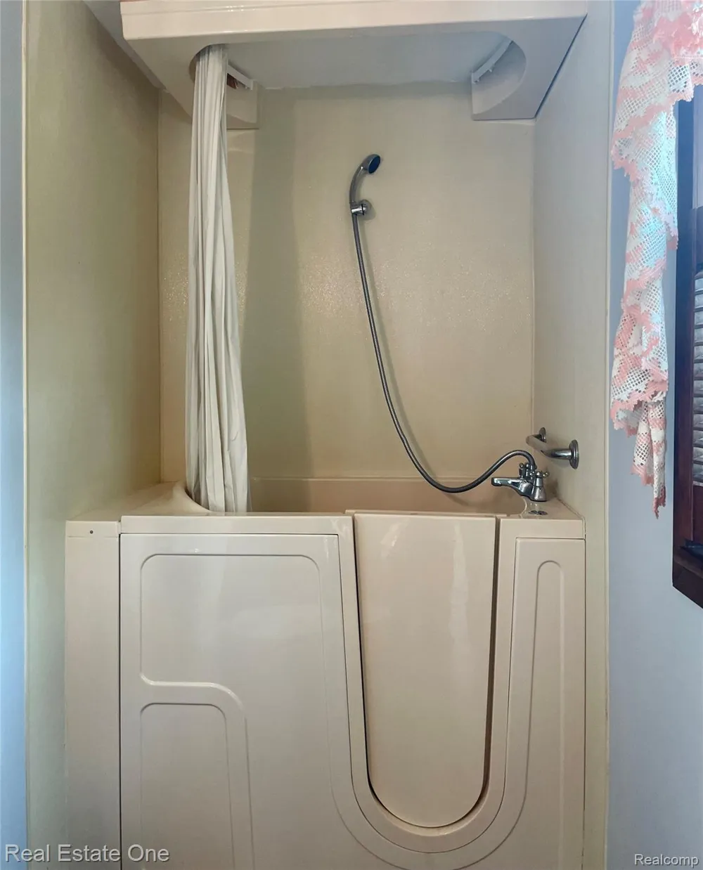 1910 Harwood Drive Oxford Charter Township, MI 48371