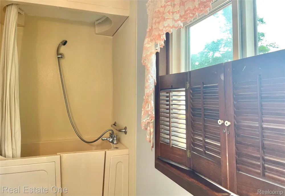 1910 Harwood Drive Oxford Charter Township, MI 48371