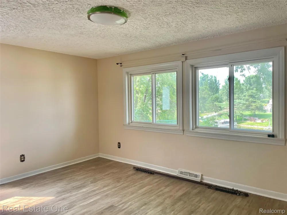 1910 Harwood Drive Oxford Charter Township, MI 48371