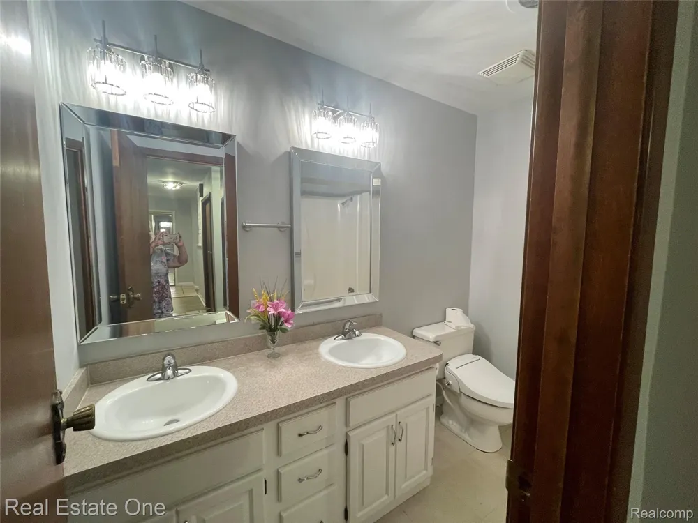 1910 Harwood Drive Oxford Charter Township, MI 48371