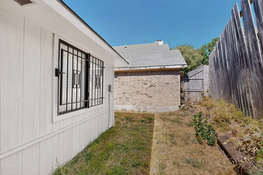 9627 Kerrville Street Dallas, TX 75227