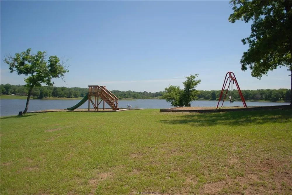 Pin Oak Hilltop Lakes, TX 77871